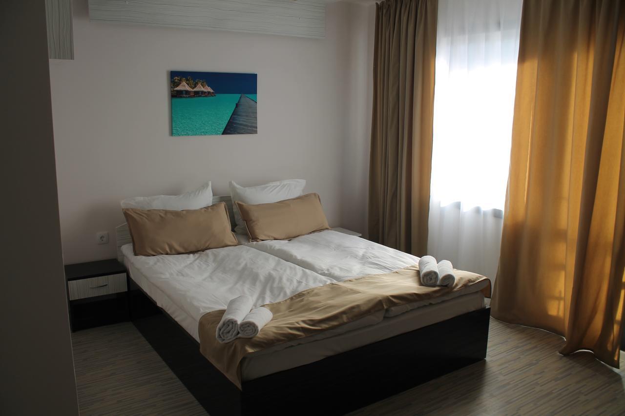 Tiara Hotel Dobrich Bagian luar foto