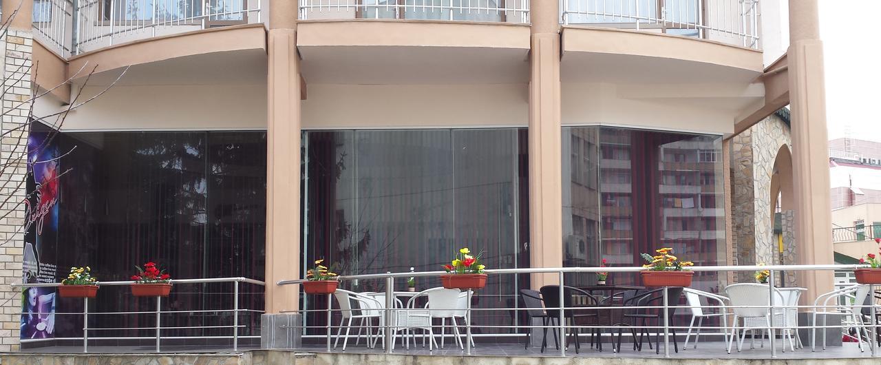 Tiara Hotel Dobrich Bagian luar foto