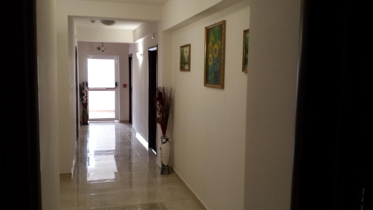Tiara Hotel Dobrich Bagian luar foto